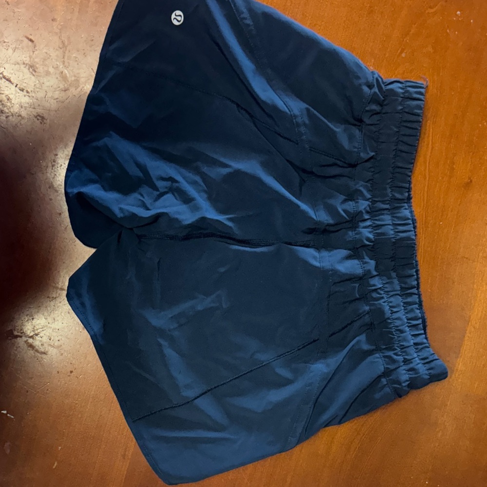 Lululemon Track That Shorts mid rise 5” size 6